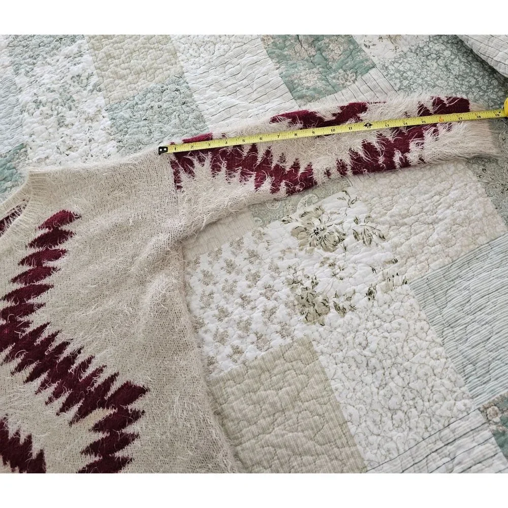 Tea n Rose Woman's Medium/Large Scoop‎ Neck Sweater